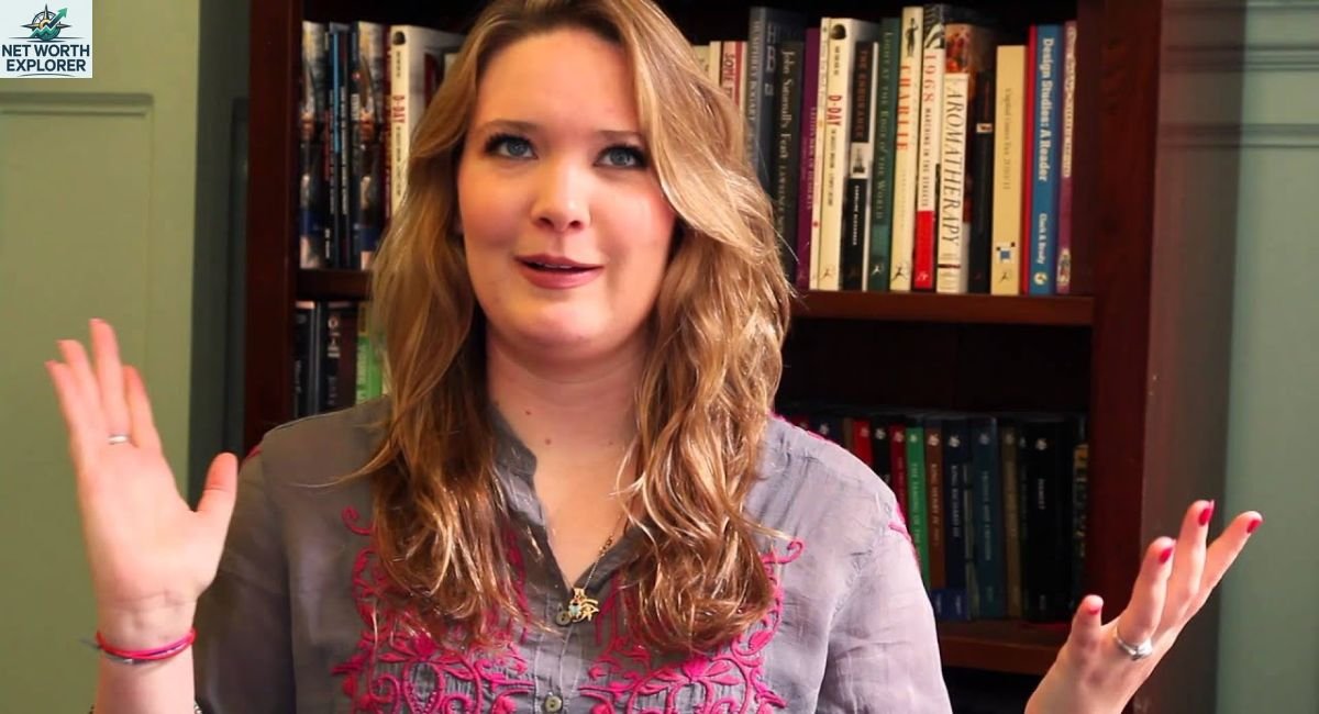 Sarah J Maas Net Worth
